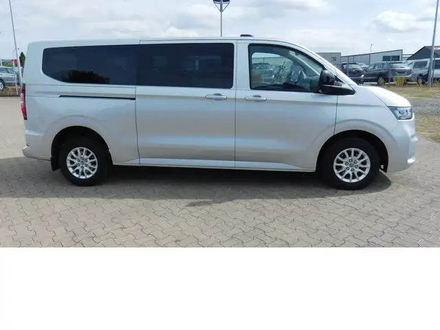 Volkswagen Caravelle view 2