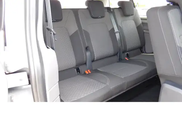 Volkswagen Caravelle view 7