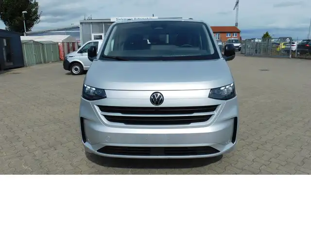 Volkswagen Caravelle view 3