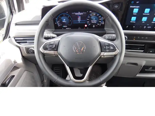 Volkswagen Caravelle view 12