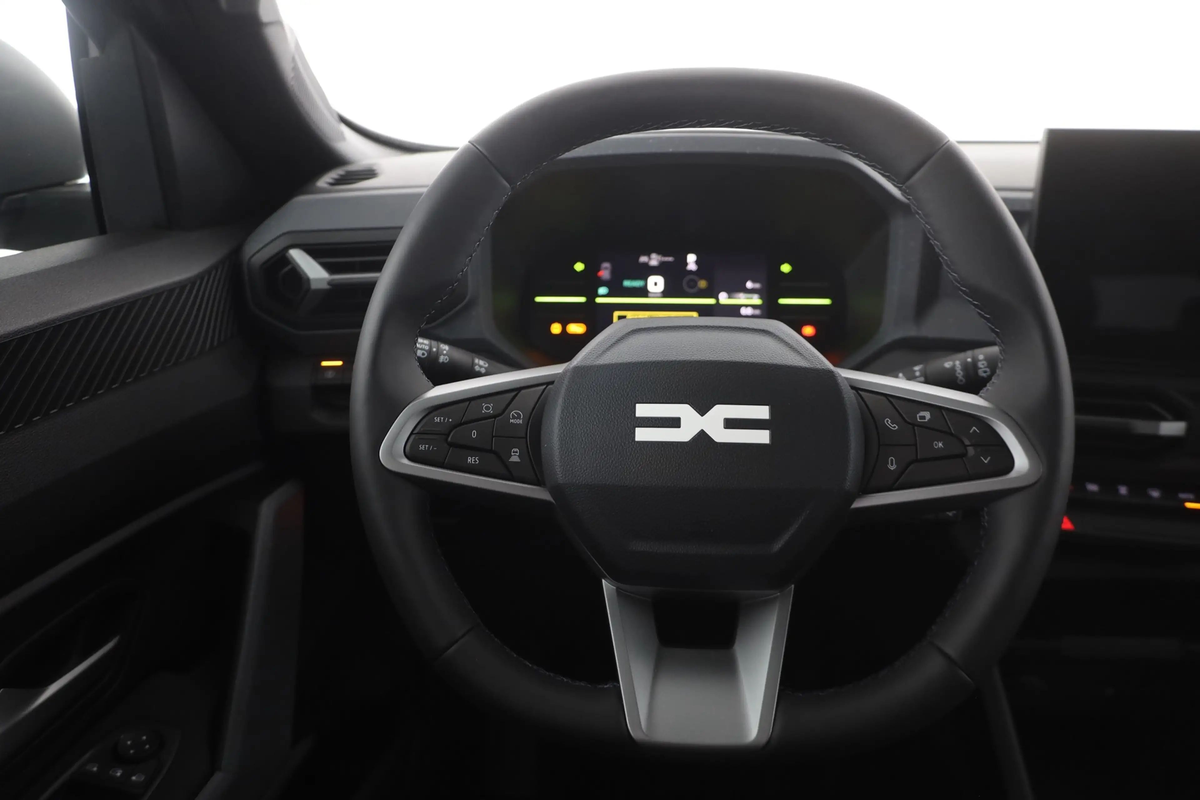 Dacia Duster Hybrid 155 Aut. LED ACC Navi — photo 10