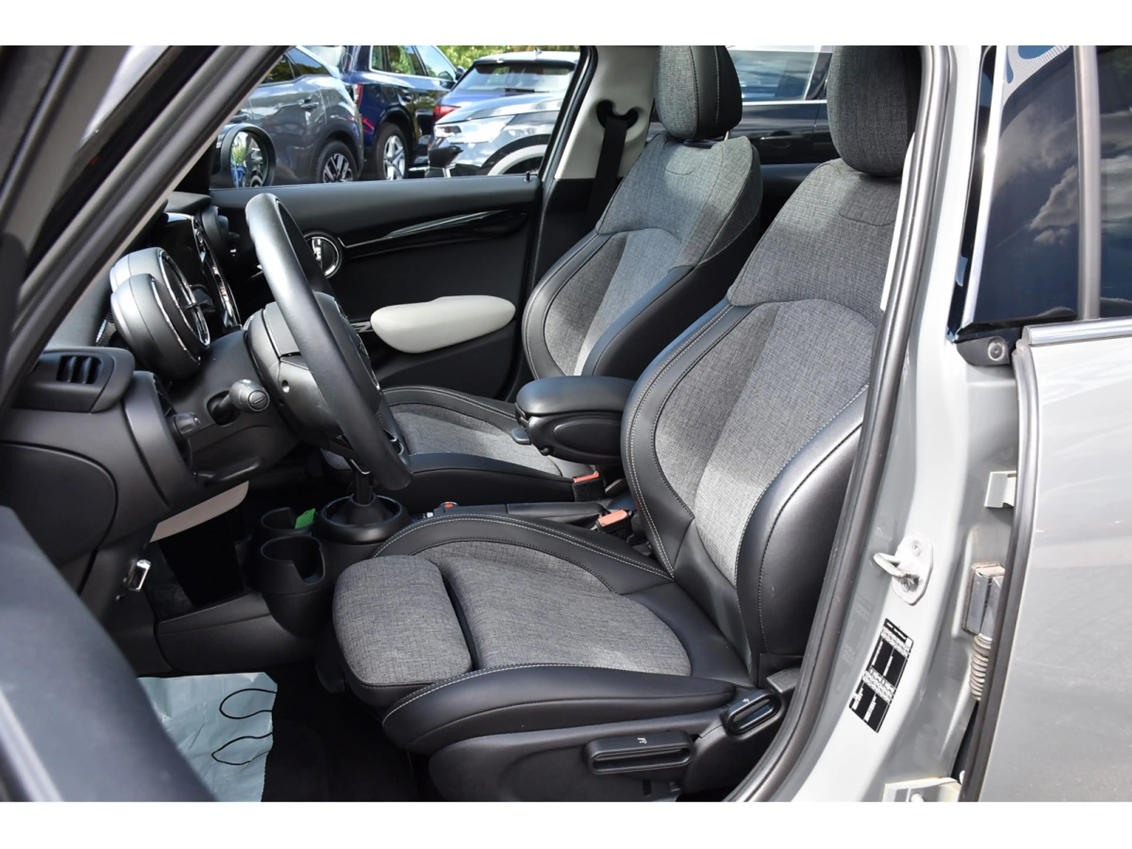 MINI Cooper S 2.0iA PANO PARK SG CHAUFF 1° MAIN — photo 6