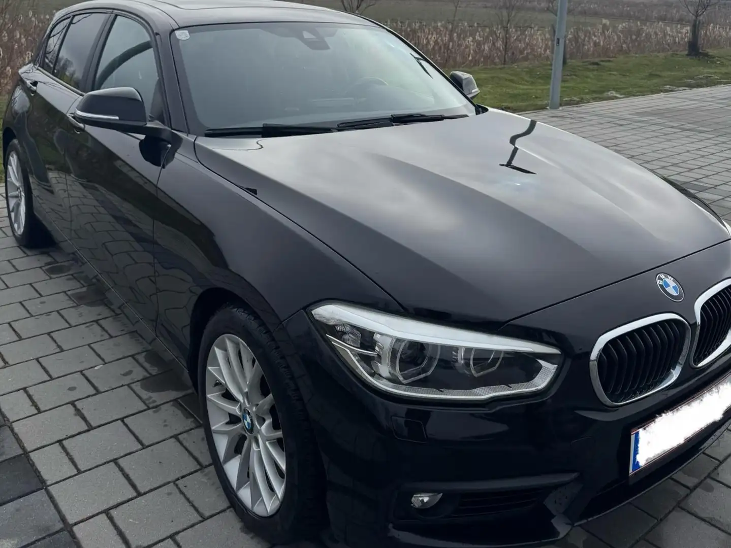BMW 120 120d xDrive Aut. Schwarz - 1