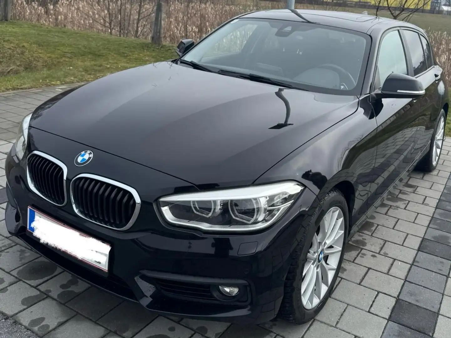 BMW 120 120d xDrive Aut. Schwarz - 2