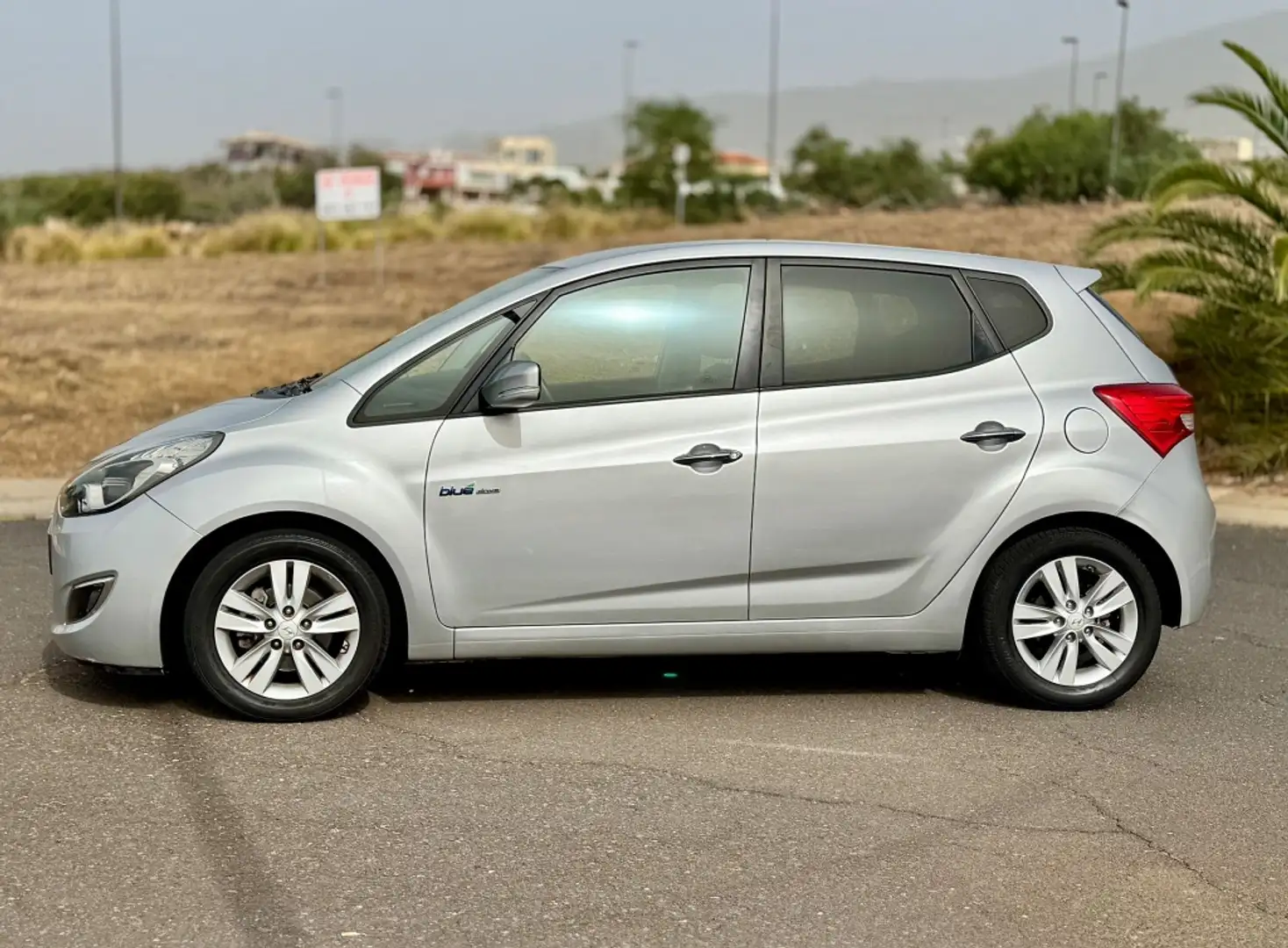 Hyundai iX20 1.6CRDI BD Style 115 Plateado - 2