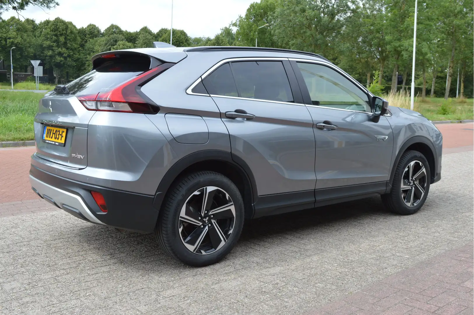 Mitsubishi Eclipse Cross 2.4 PHEV Instyle Led kopl. / Key-less / Hud / Enz. Grigio - 2