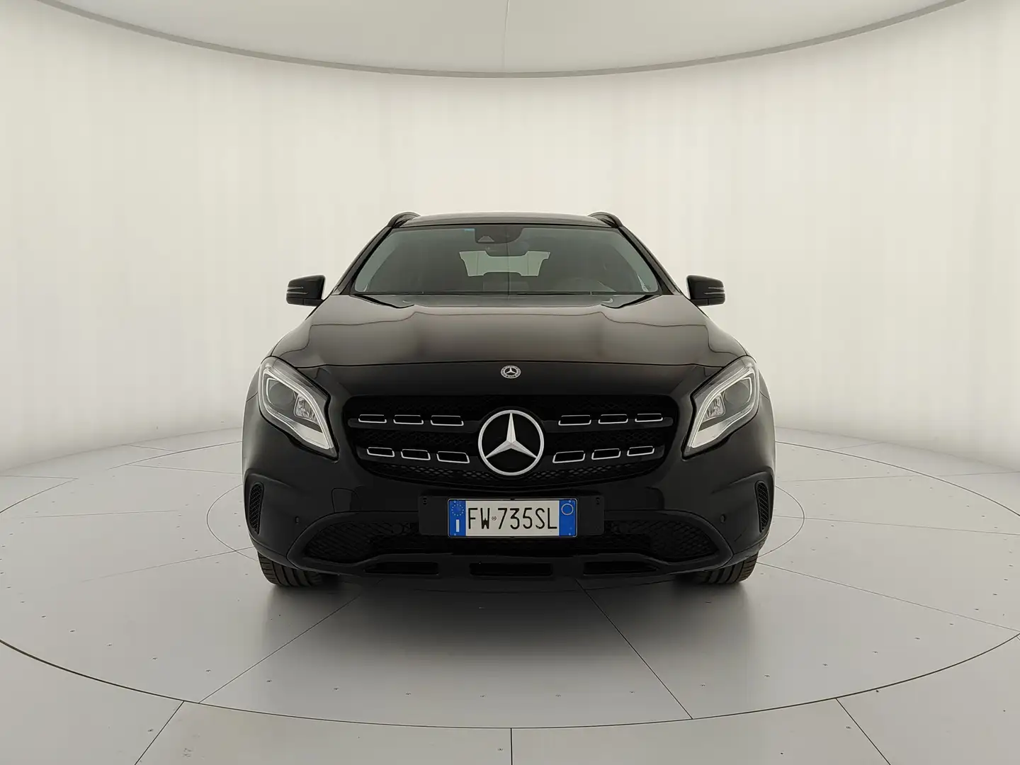 Mercedes-Benz GLA 200 d Night Edition auto Zwart - 2