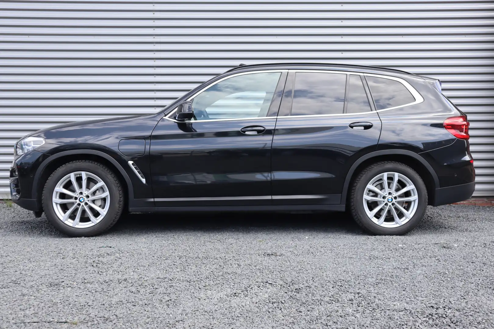 BMW X3 xDrive30e Pano / Trekhaak / 19inch / Camera / LED Zwart - 2