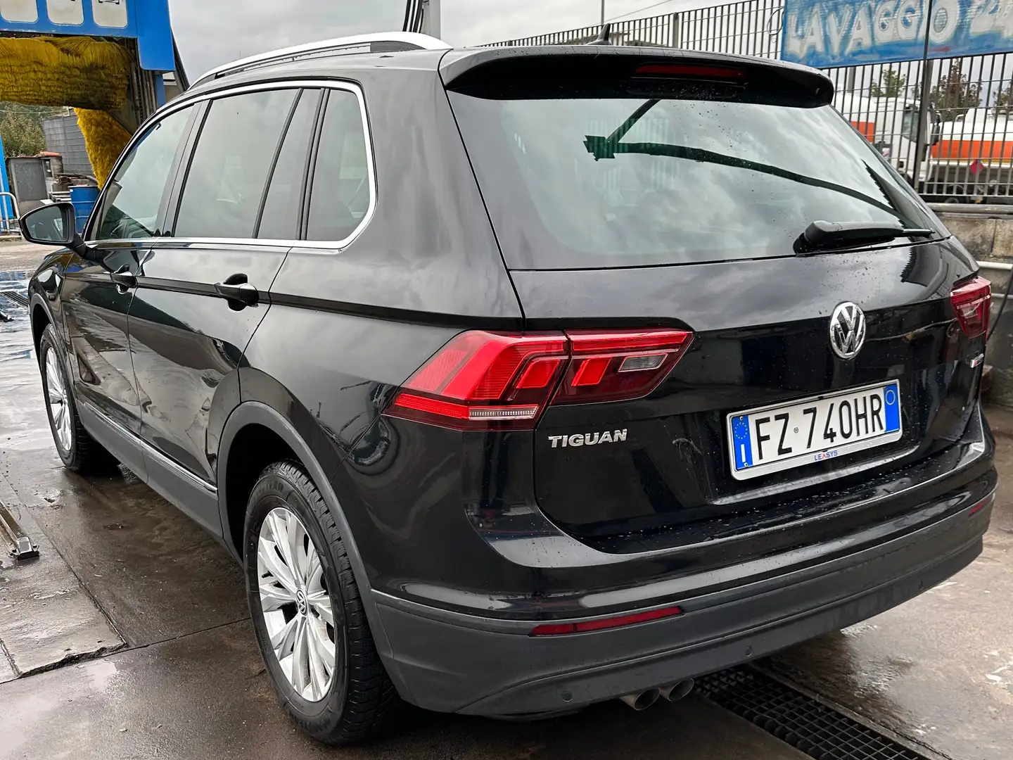 Volkswagen Tiguan Tiguan 2.0 tdi Business 4motion 150cv Zwart - 2