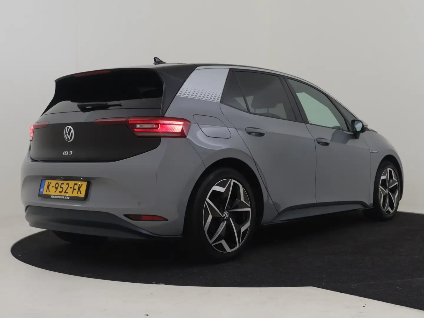 Volkswagen ID.3 First Plus 58 kWh 204pk | Trekhaak "Steunhaak " | Grijs - 2
