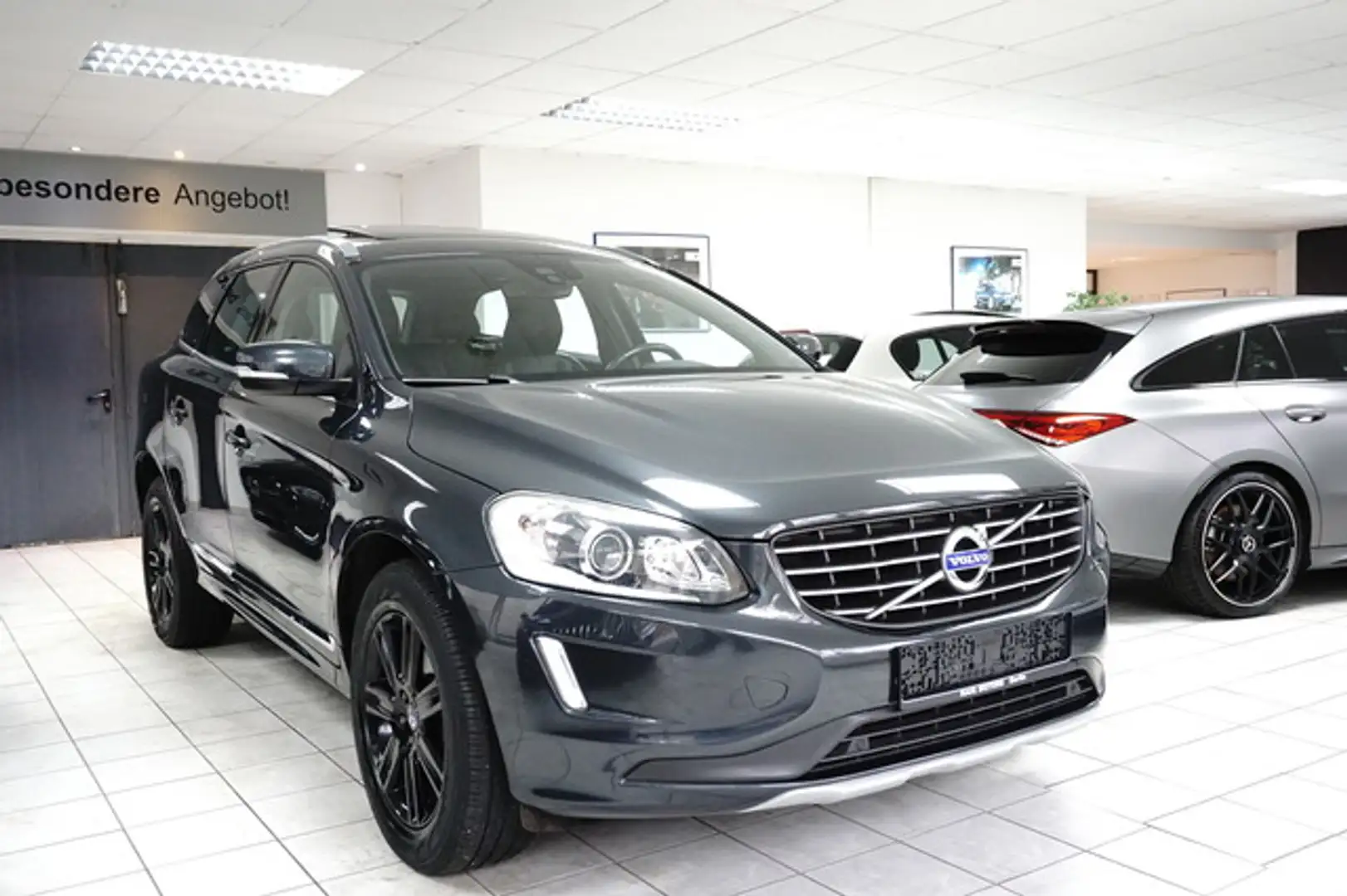Volvo XC60 Summum LEDER PANORAMA NAVI Gris - 2