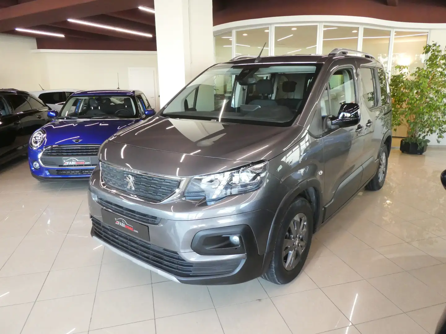 Peugeot Rifter 1.5 blueHDI 130 Cv Allure - Colkpit, Navi, Camera Gris - 2