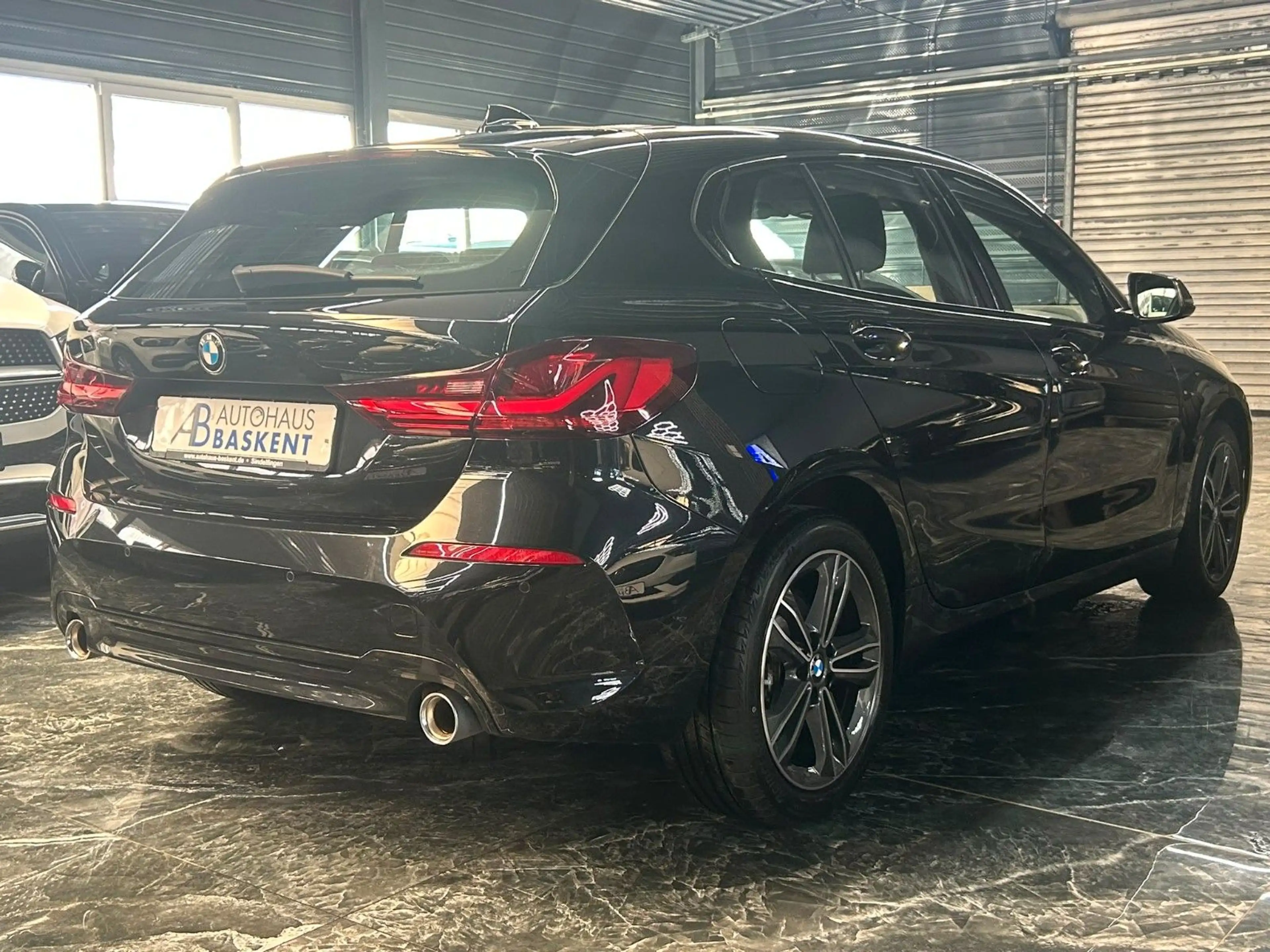 BMW 118 d SPORT LINE*LED*LIVE COCKPIT*SHZ*PDC*ALU* — photo 6