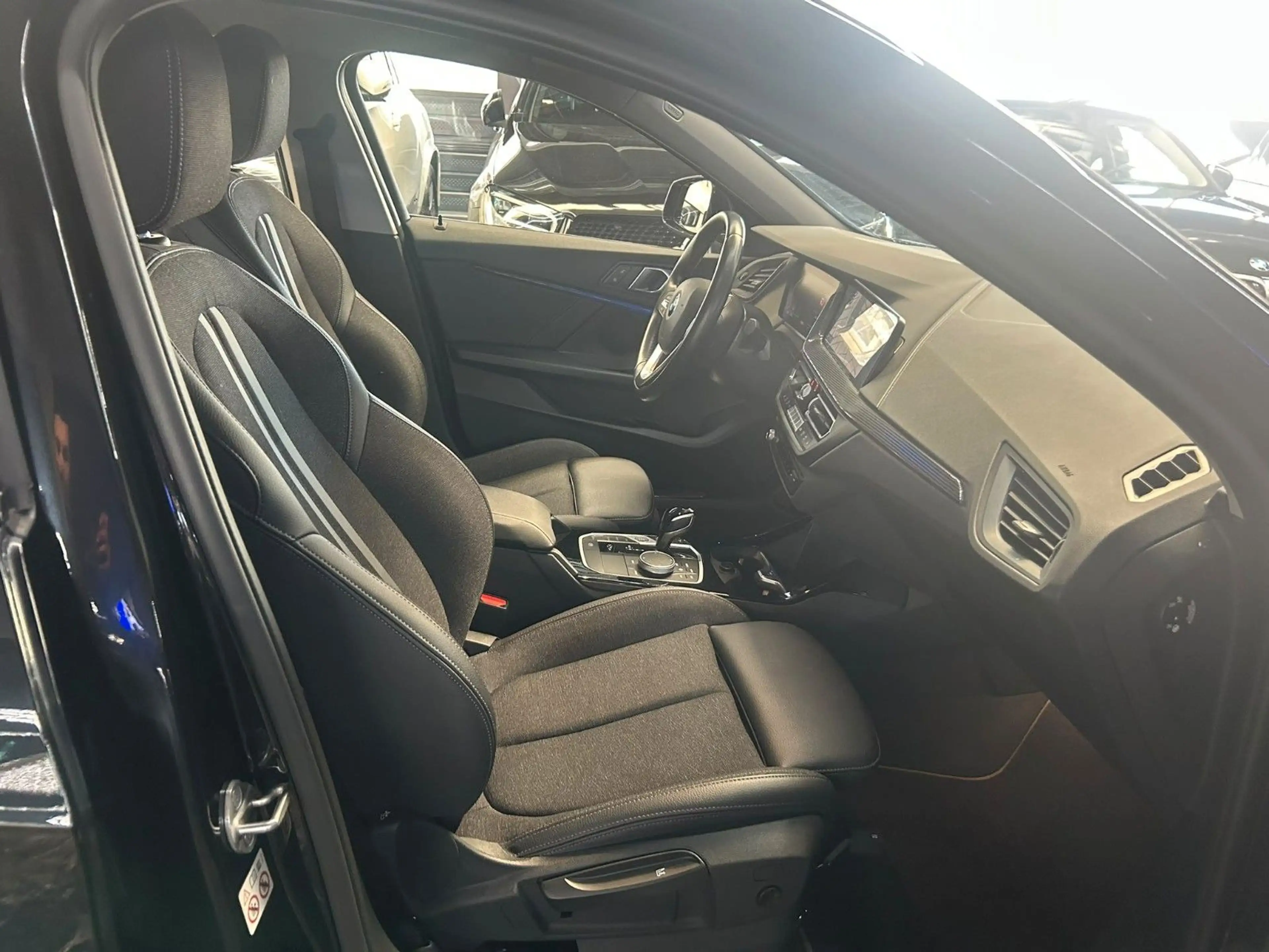 BMW 118 d SPORT LINE*LED*LIVE COCKPIT*SHZ*PDC*ALU* — photo 5