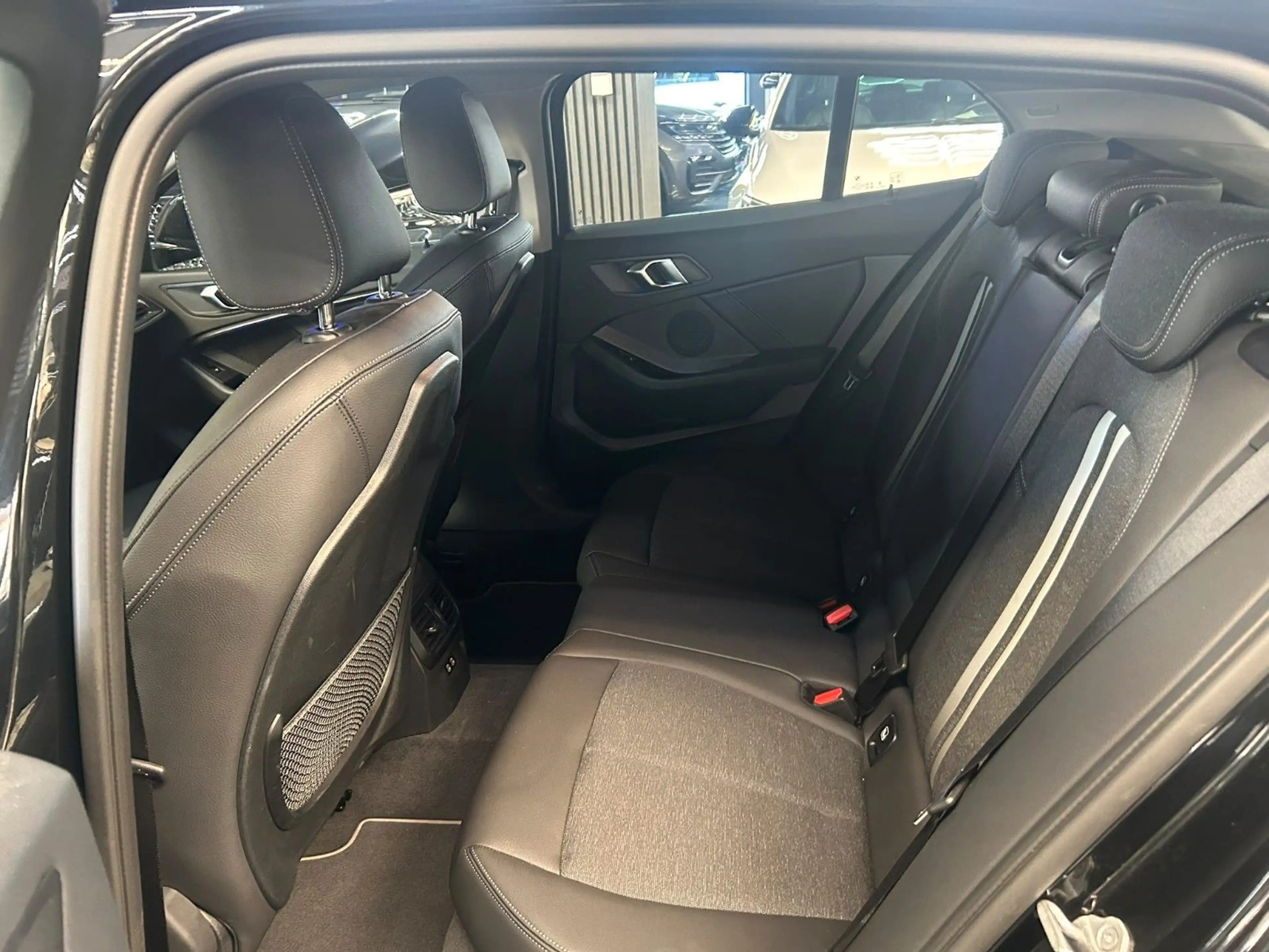 BMW 118 d SPORT LINE*LED*LIVE COCKPIT*SHZ*PDC*ALU* — photo 7