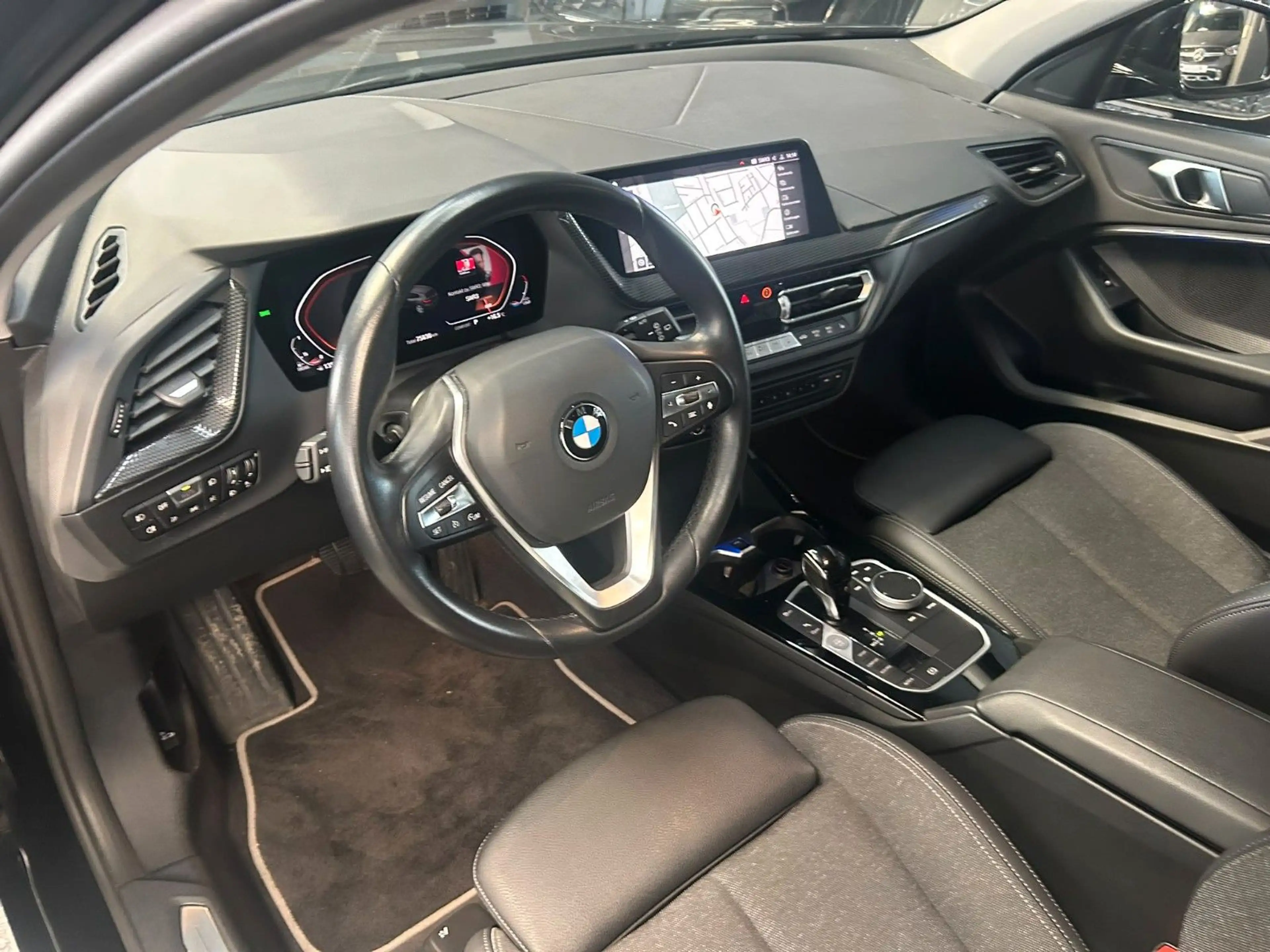 BMW 118 d SPORT LINE*LED*LIVE COCKPIT*SHZ*PDC*ALU* — photo 9