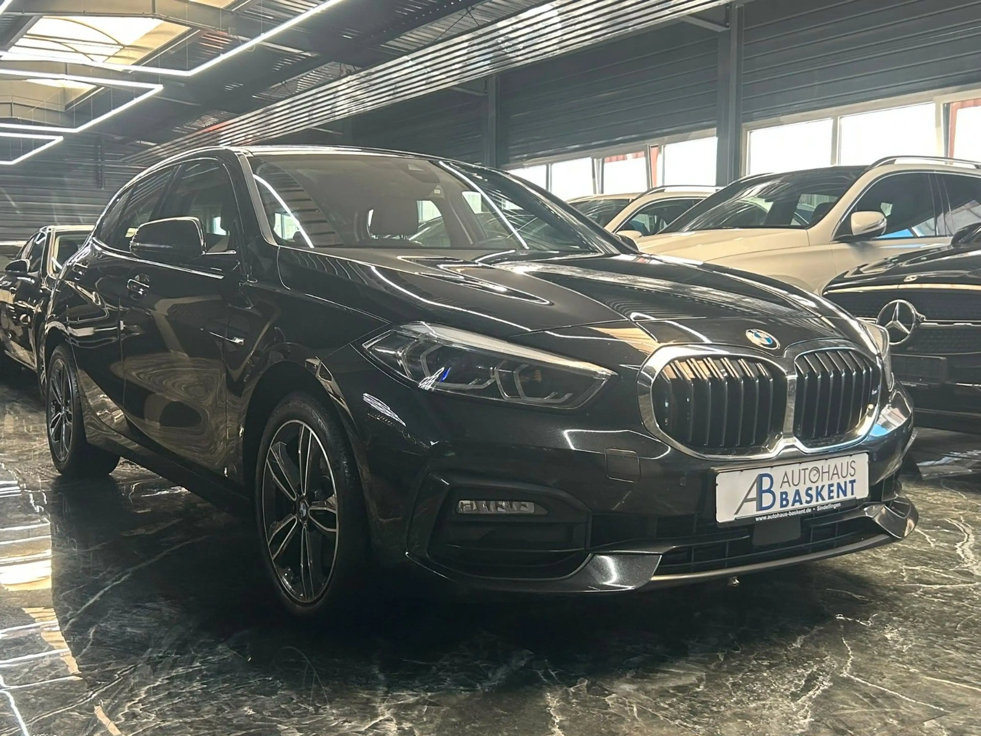BMW 118 d SPORT LINE*LED*LIVE COCKPIT*SHZ*PDC*ALU* — photo 10