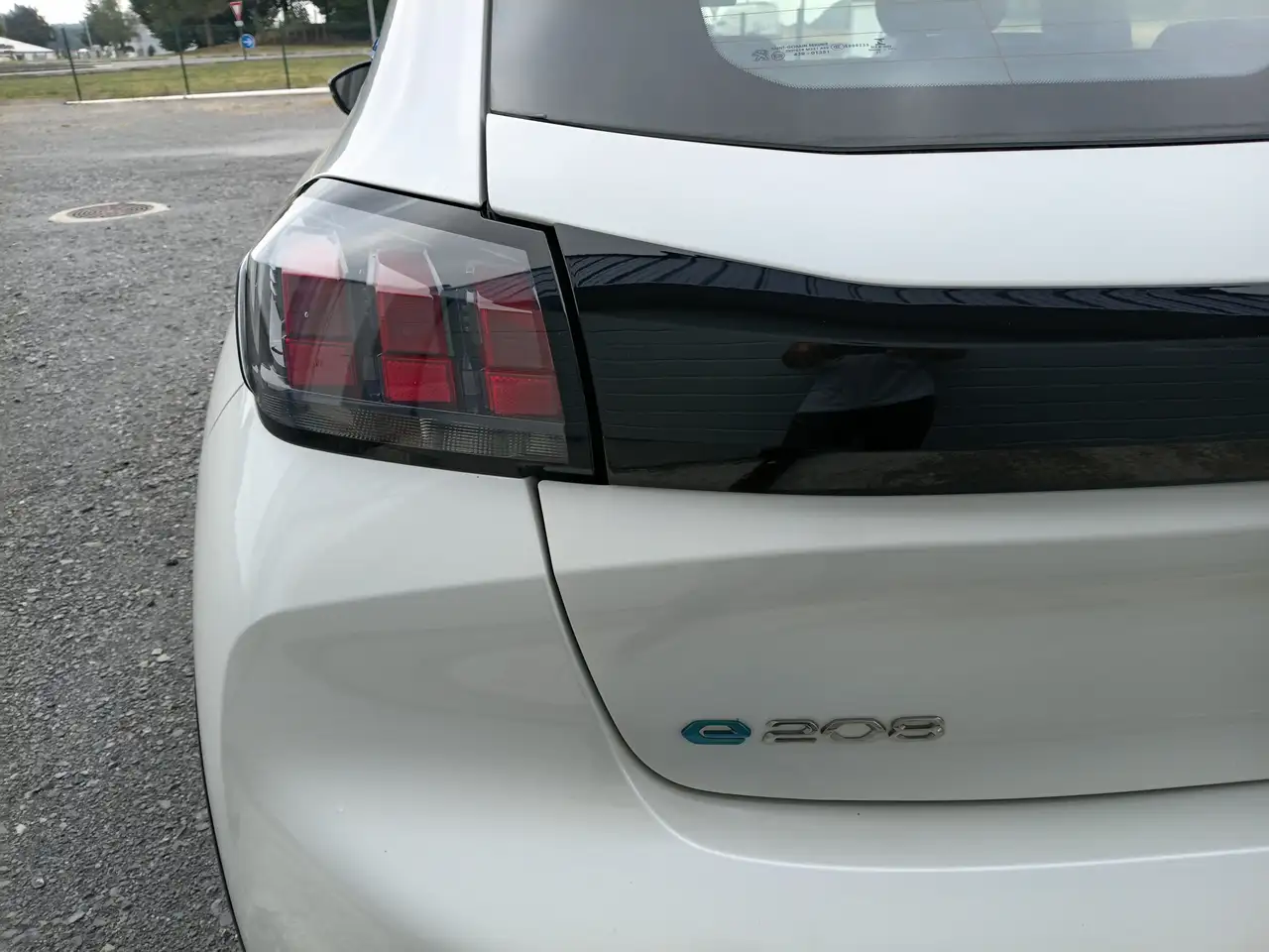 Peugeot 208 208 Elektro — photo 10