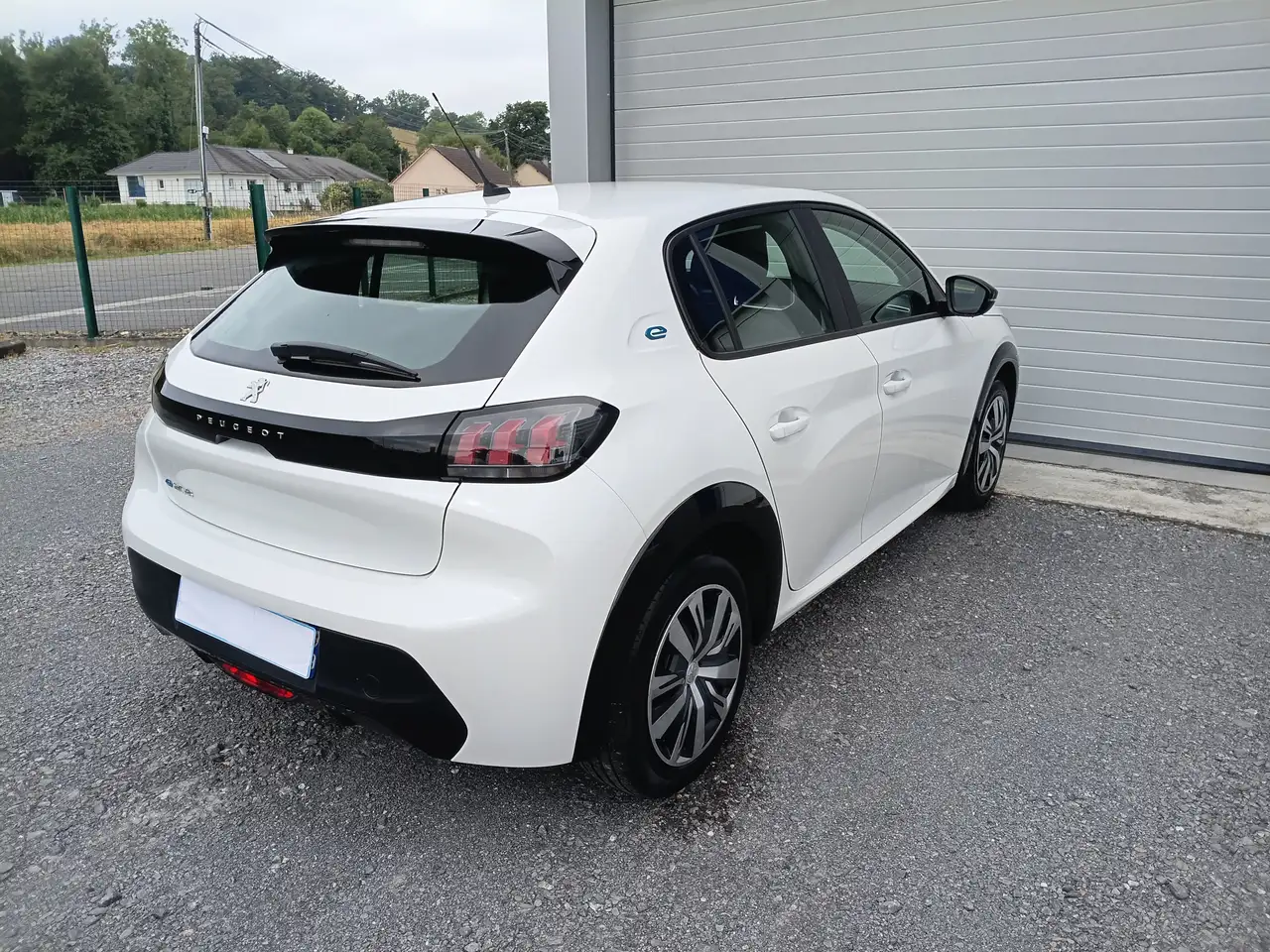 Peugeot 208 208 Elektro — photo 4