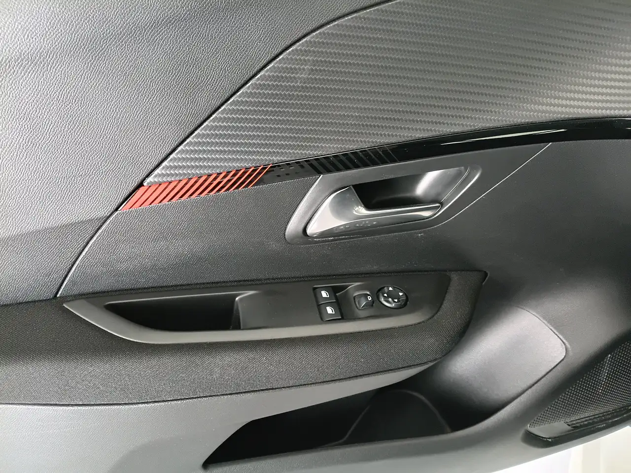 Peugeot 208 208 Elektro — photo 17