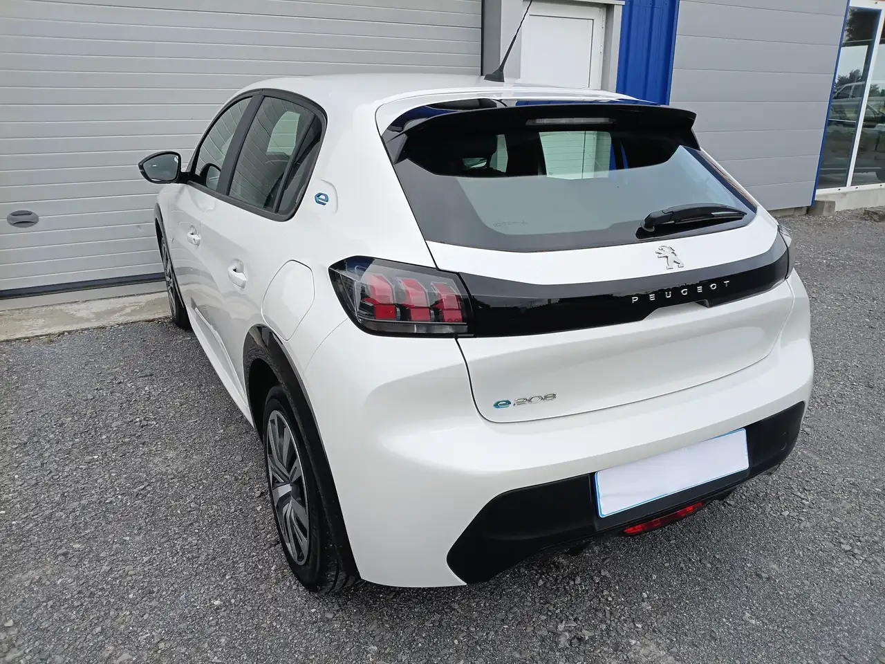 Peugeot 208 208 Elektro — photo 6