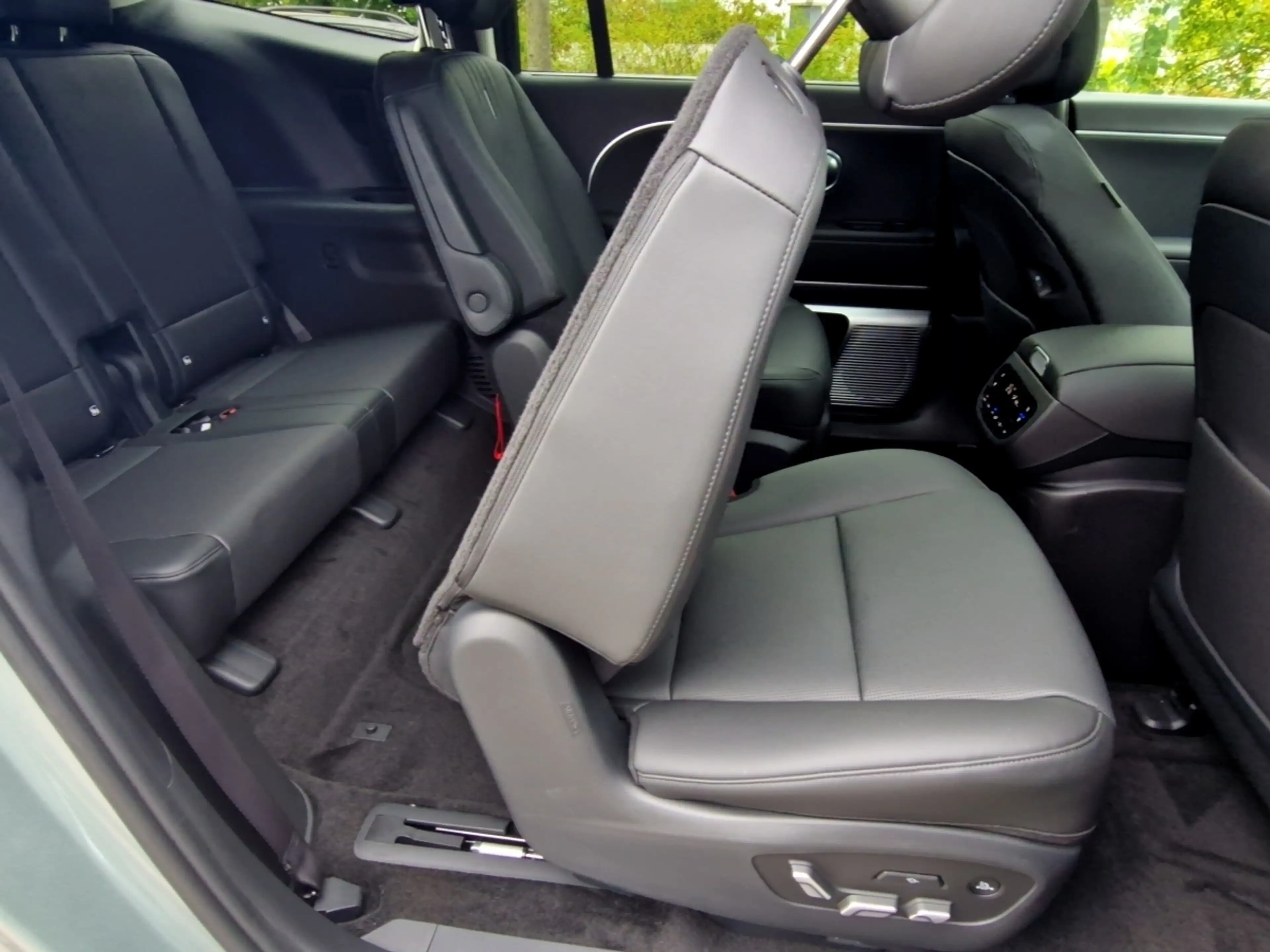 Hyundai IONIQ UNIQ 4WD (307 PS)) 6-Sitzer/ Allrad — photo 12