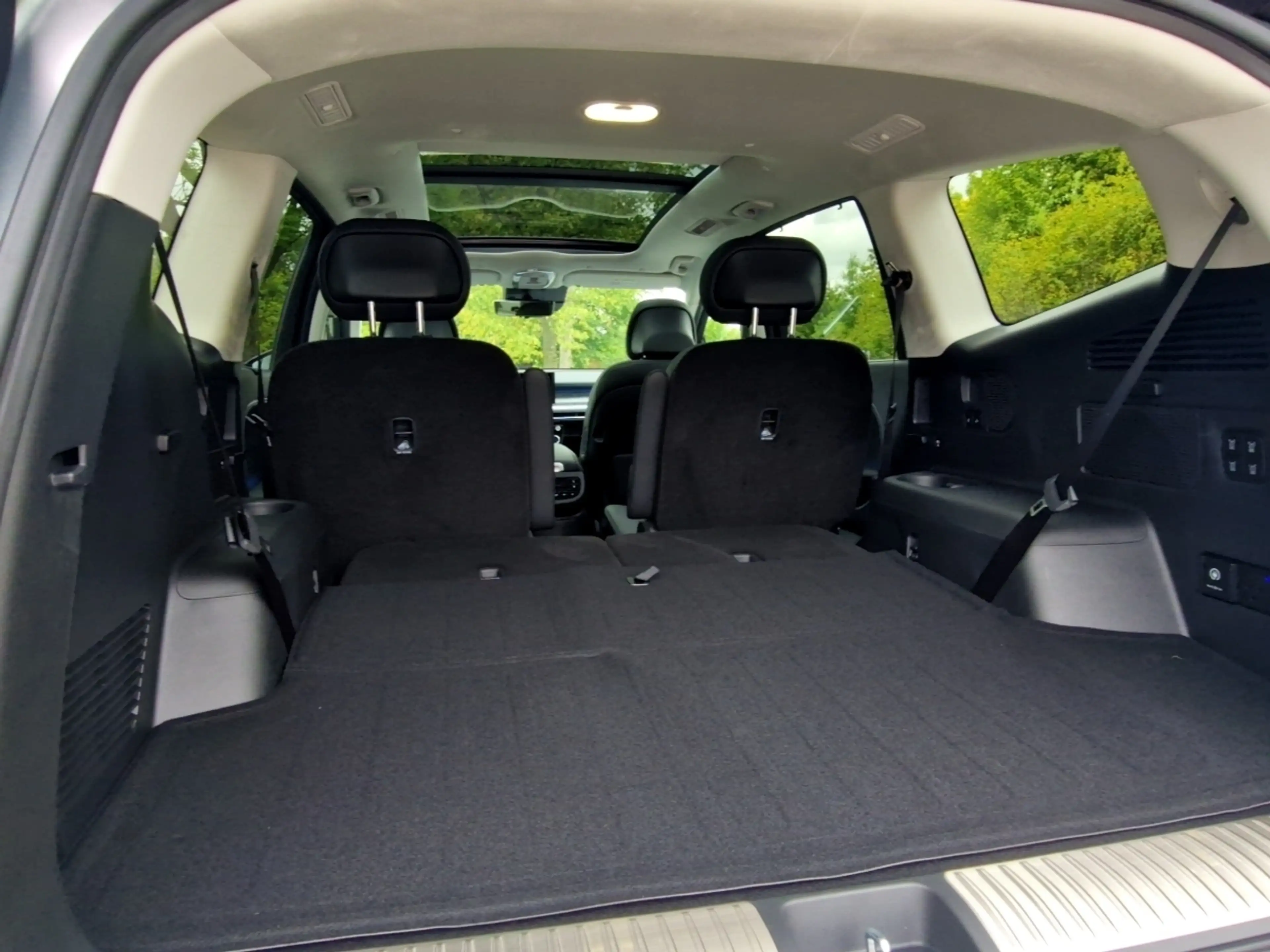 Hyundai IONIQ UNIQ 4WD (307 PS)) 6-Sitzer/ Allrad — photo 13