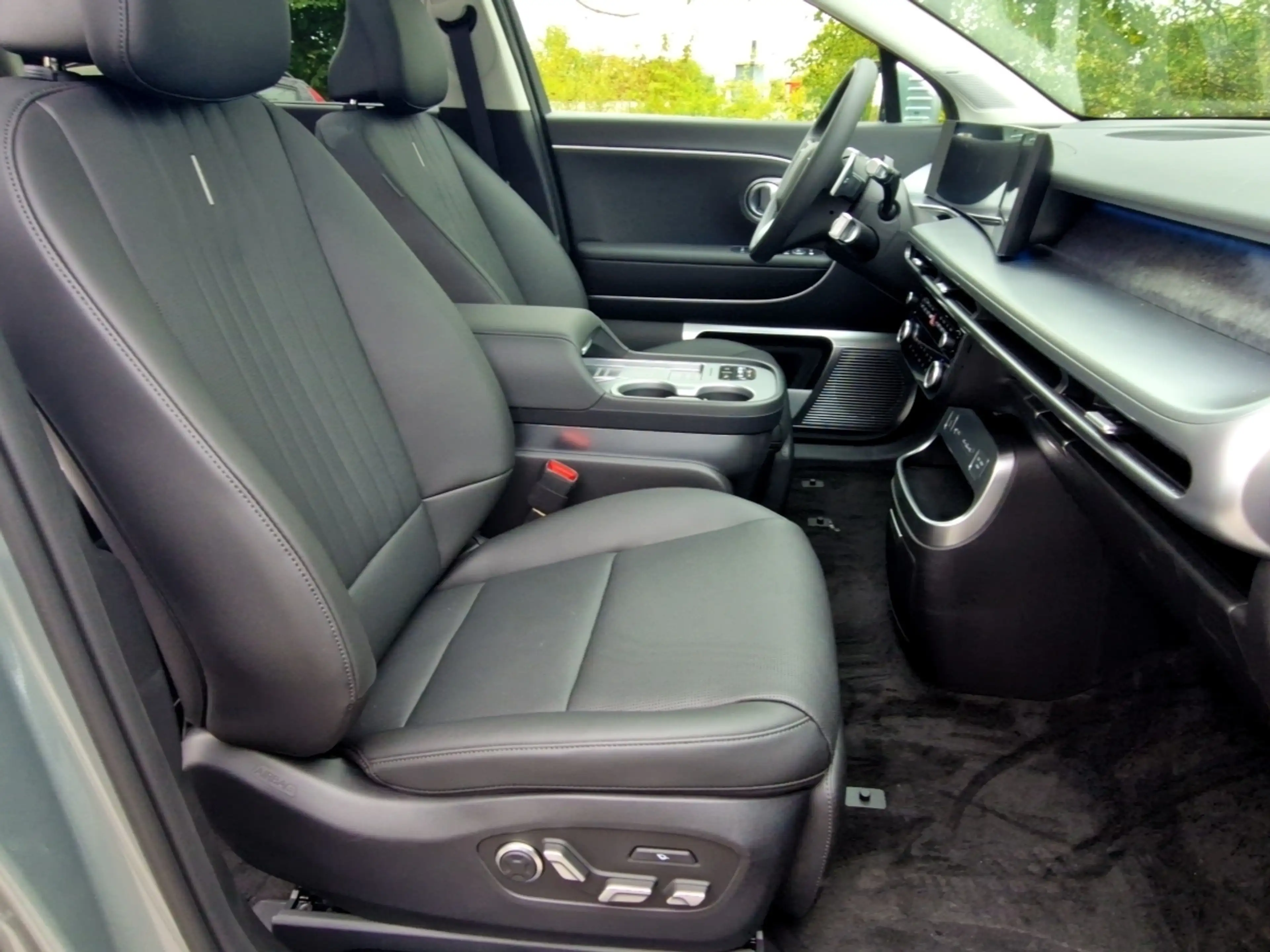 Hyundai IONIQ UNIQ 4WD (307 PS)) 6-Sitzer/ Allrad — photo 11