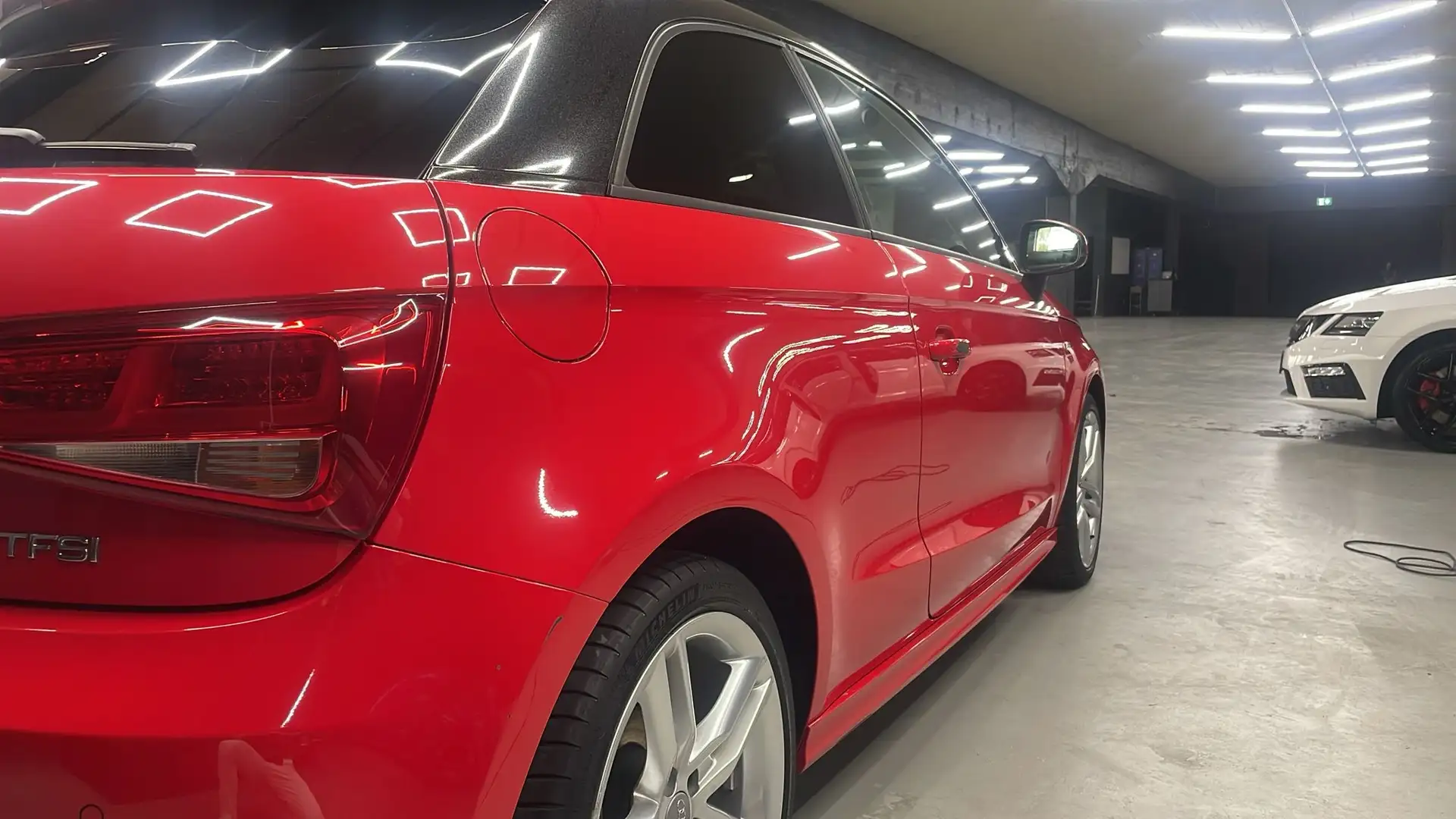 Audi A1 1.4 TFSI S line Sportpaket 8-fach bereift Tüv - 2