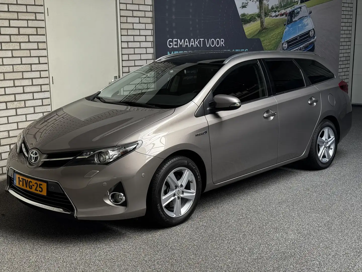 Toyota Auris Touring Sports 1.8 Hybrid Lease Pro automaat Barna - 2