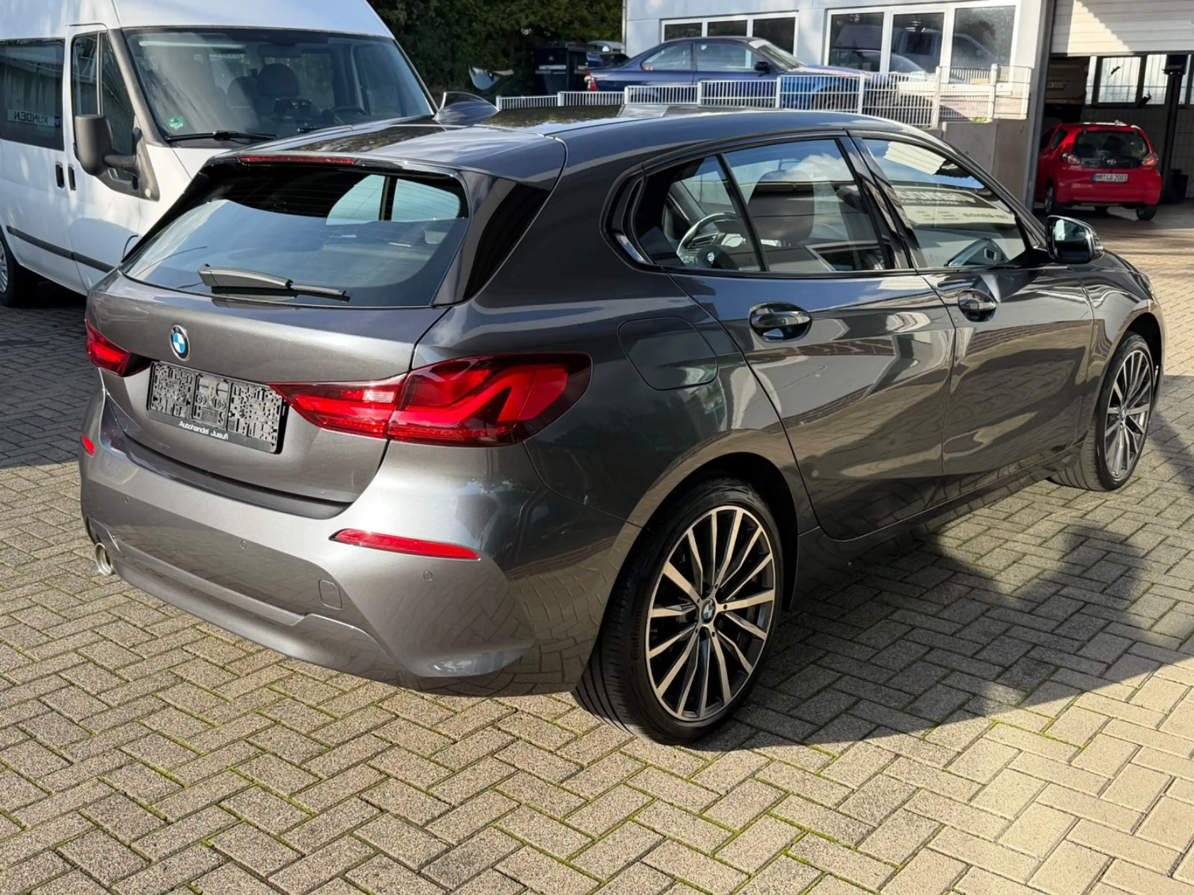 BMW 118 Limousine Advantage /1.hand/LED/ — photo 3