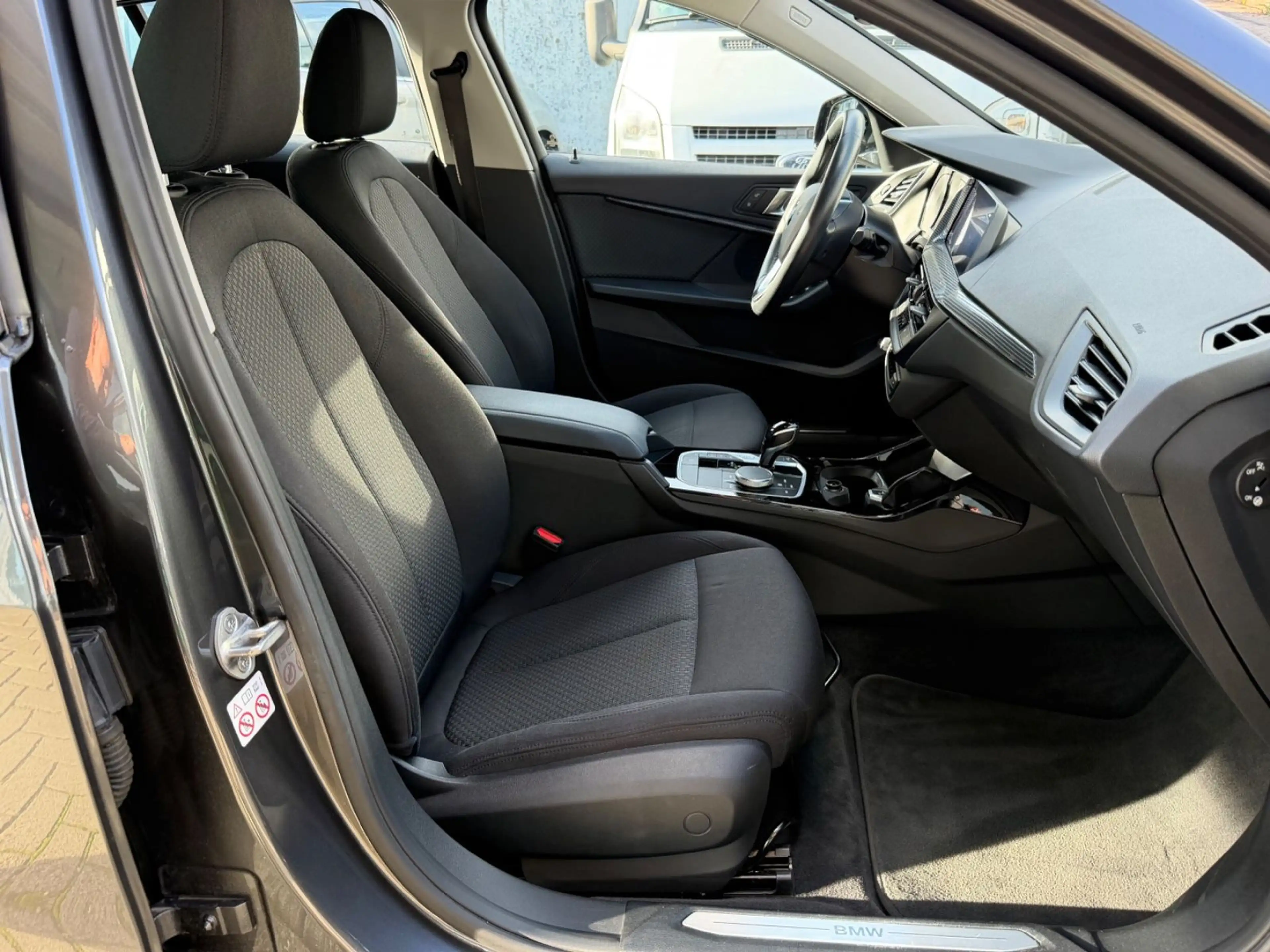 BMW 118 Limousine Advantage /1.hand/LED/ — photo 5