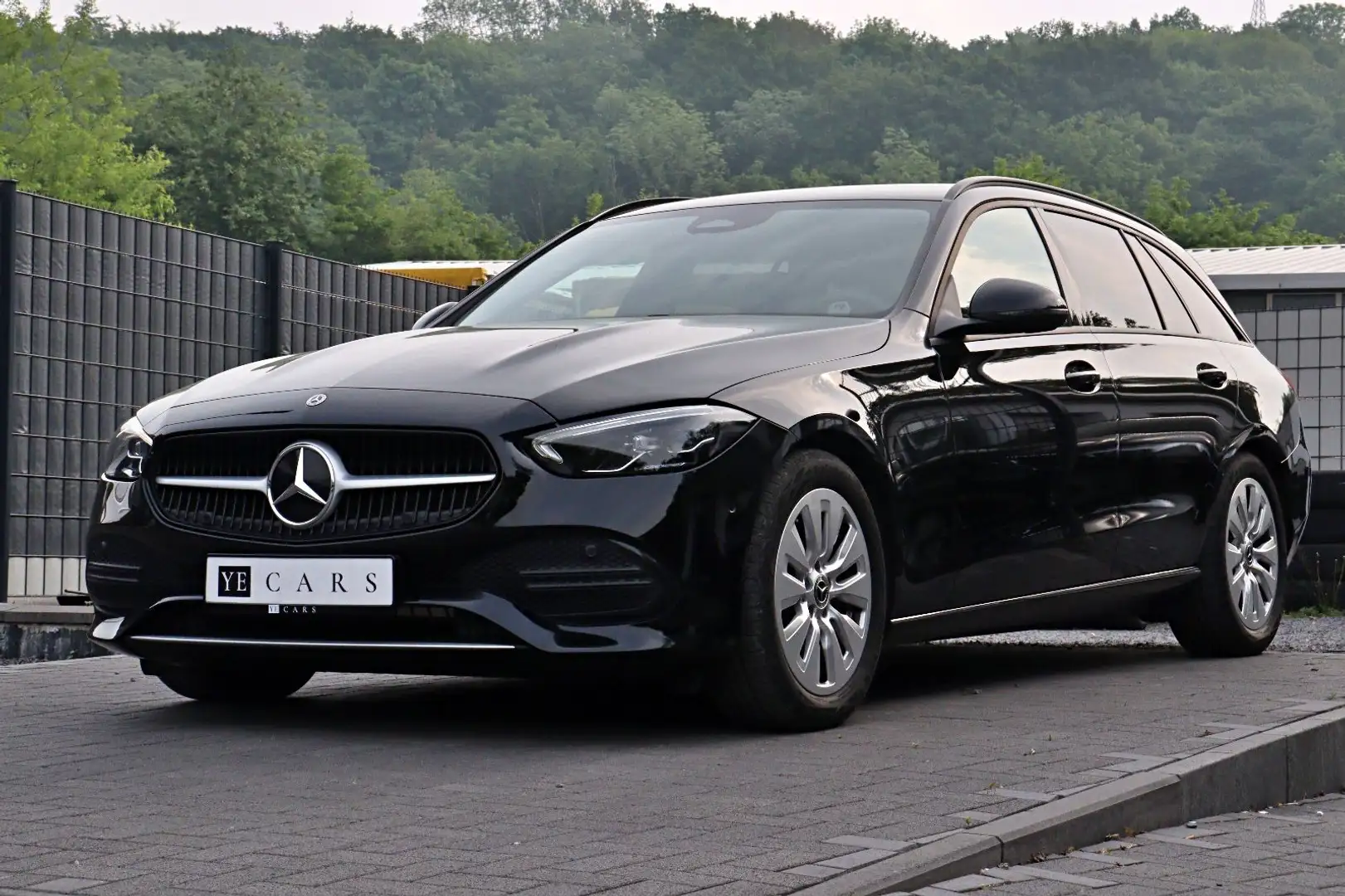 Mercedes-Benz C 220 T d *MBUX*LED*RFK*NAVI*DAB*CAR-PLAY* Zwart - 1