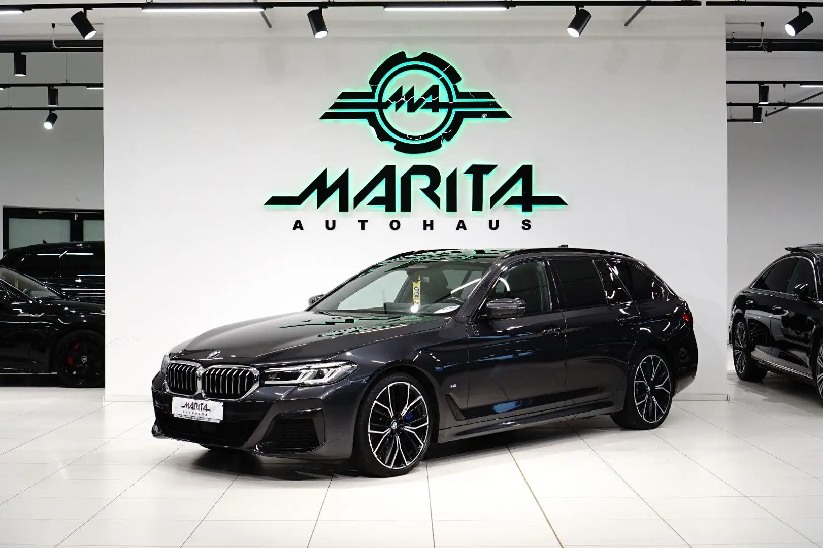 BMW 540 d|M-PAKET|HUD|MEMO|3D|AHK|PANO|COCKPIT|H&K| Grijs - 1