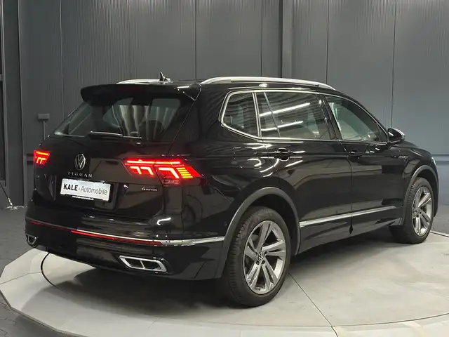 Volkswagen Tiguan Allspace view 4