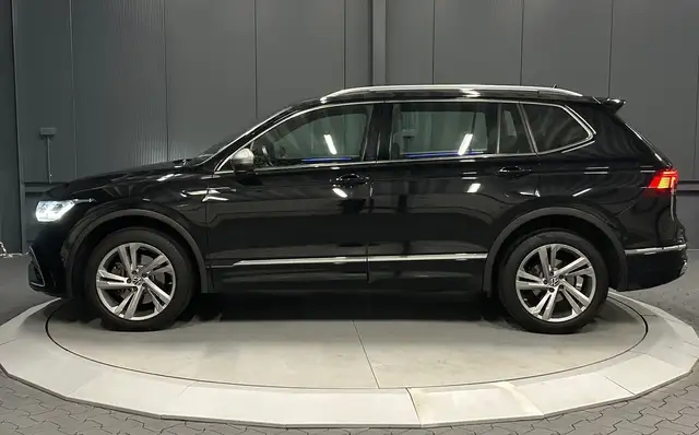 Volkswagen Tiguan Allspace view 2