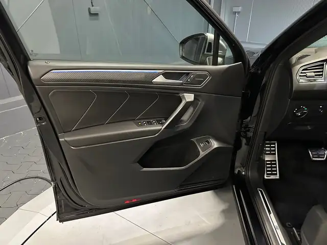 Volkswagen Tiguan Allspace view 12