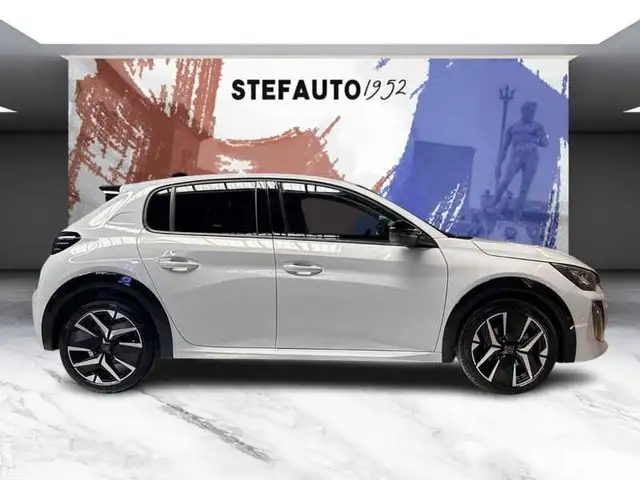 Peugeot 208 view 2