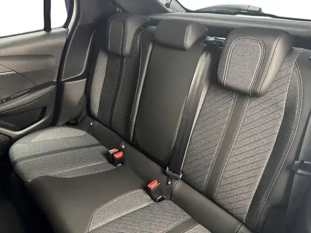 Peugeot 208 view 9