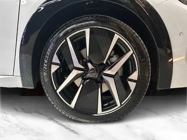 Peugeot 208 view 8