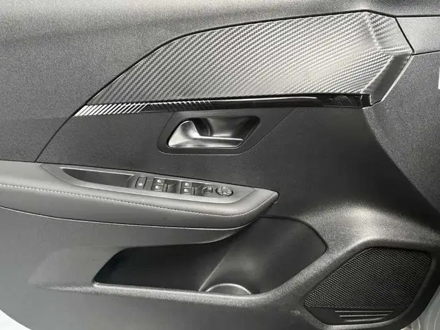 Peugeot 208 view 10