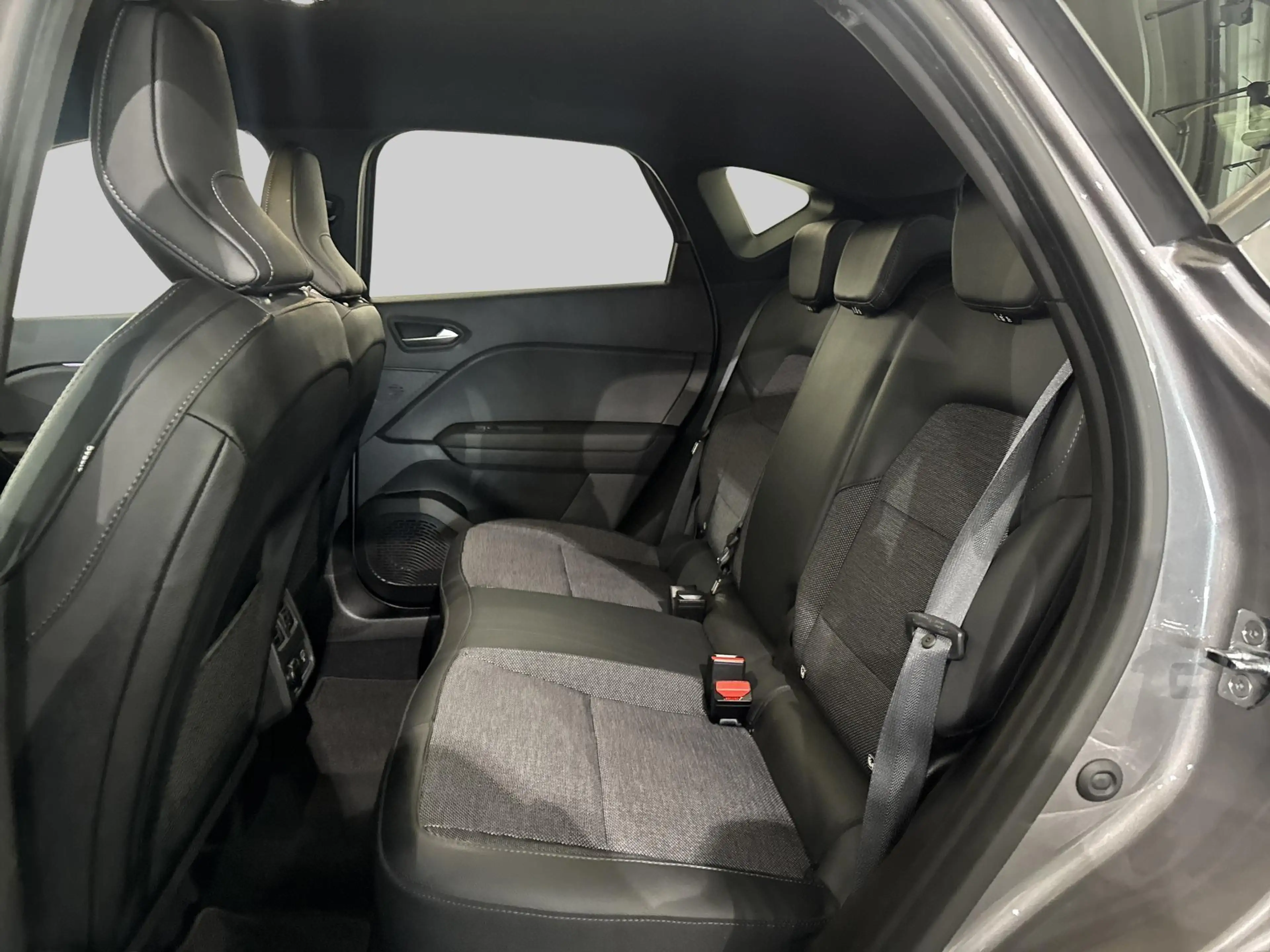 Renault Captur 1.6 E-Tech Hybrid 145 Rive Gauche — photo 6