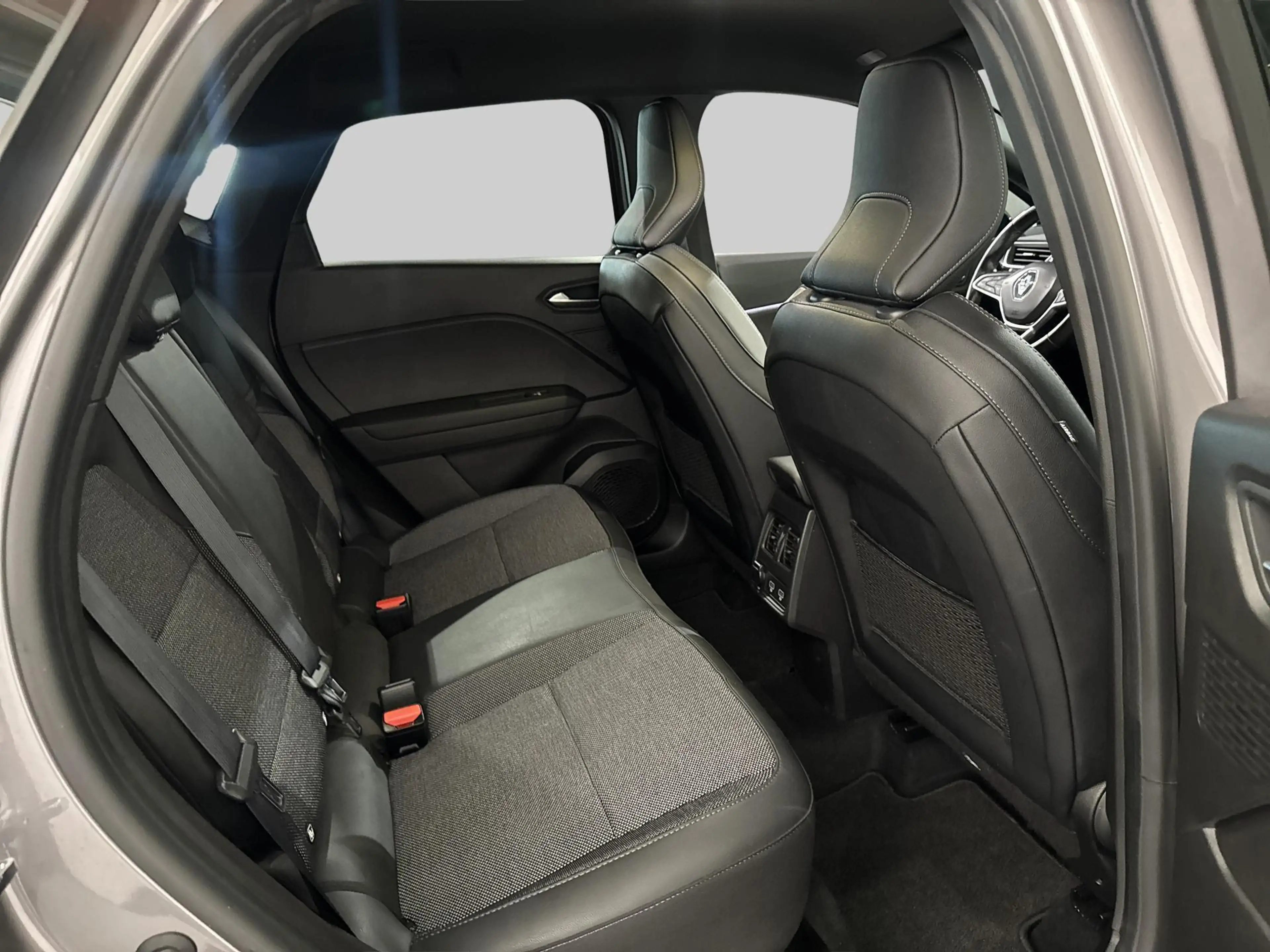Renault Captur 1.6 E-Tech Hybrid 145 Rive Gauche — photo 14