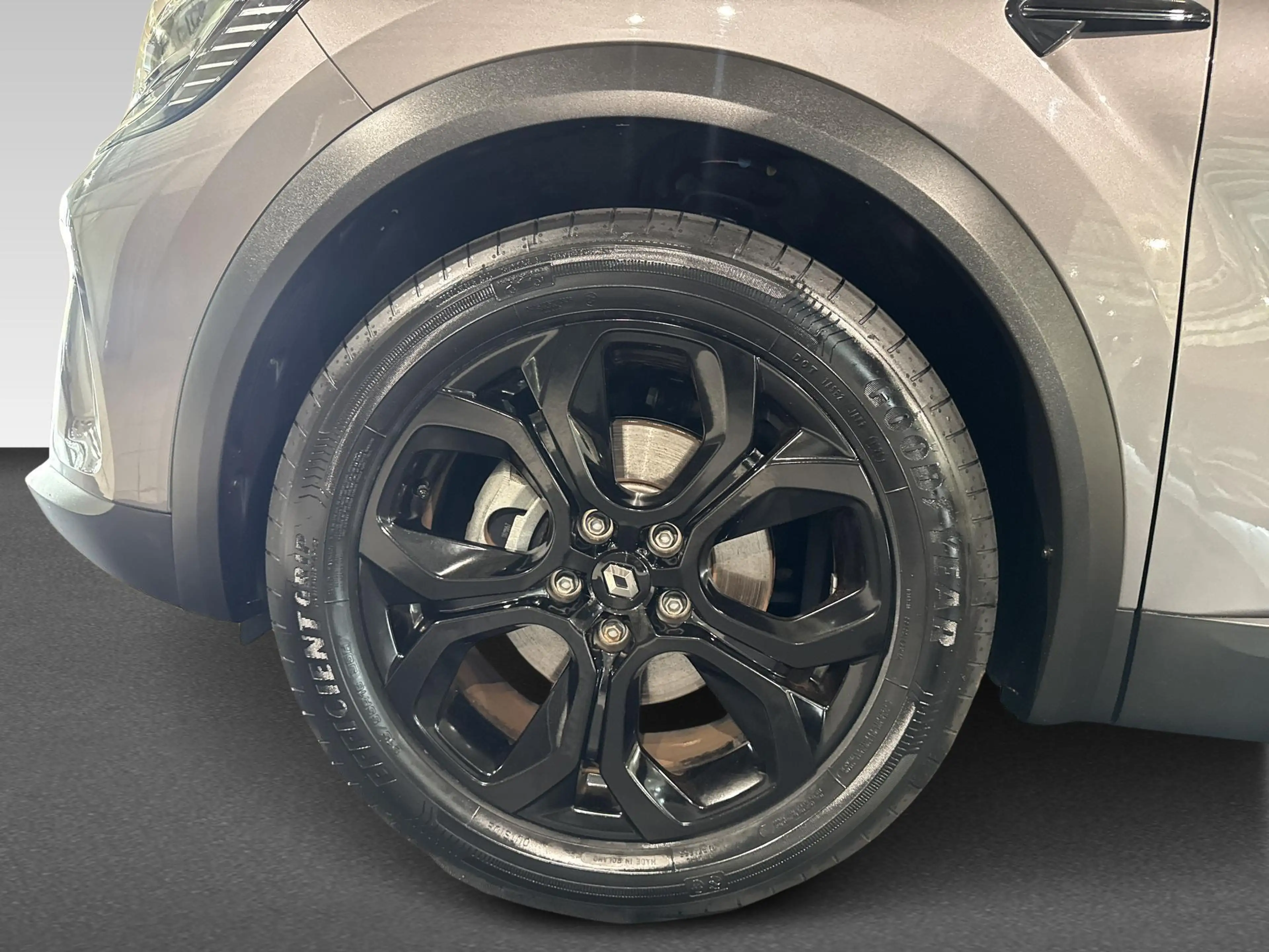 Renault Captur 1.6 E-Tech Hybrid 145 Rive Gauche — photo 11