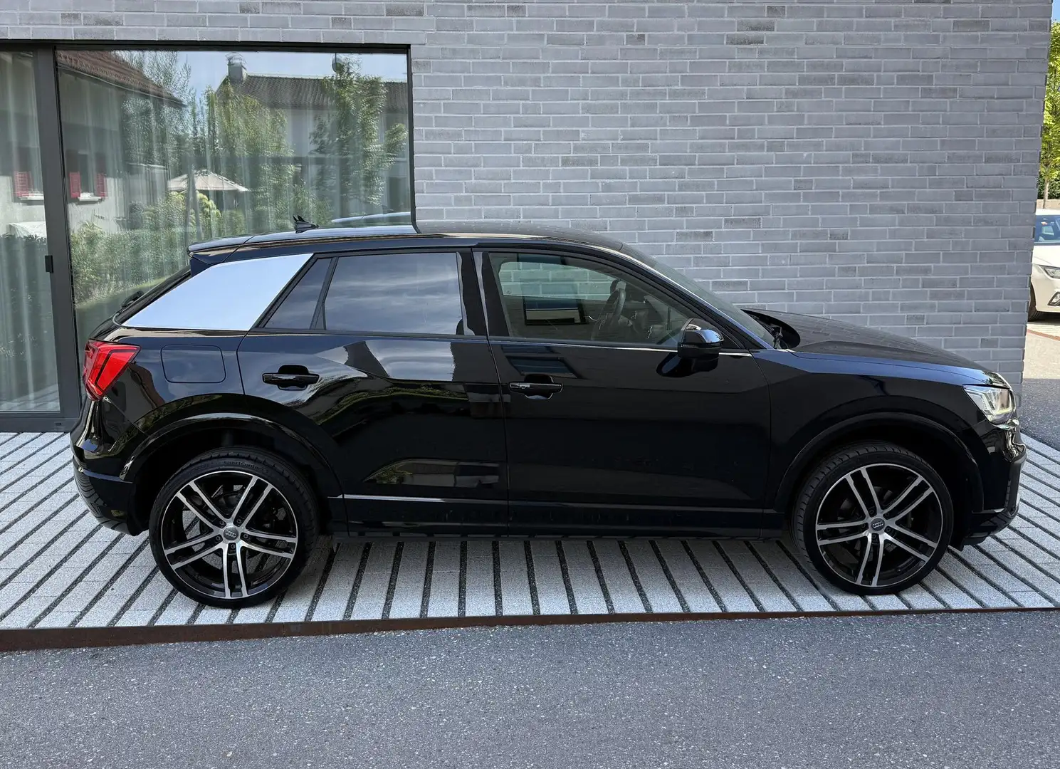 Audi Q2 35 TFSI Sport 110 kW (150 PS), Autom. 7-Gang, F... Schwarz - 2