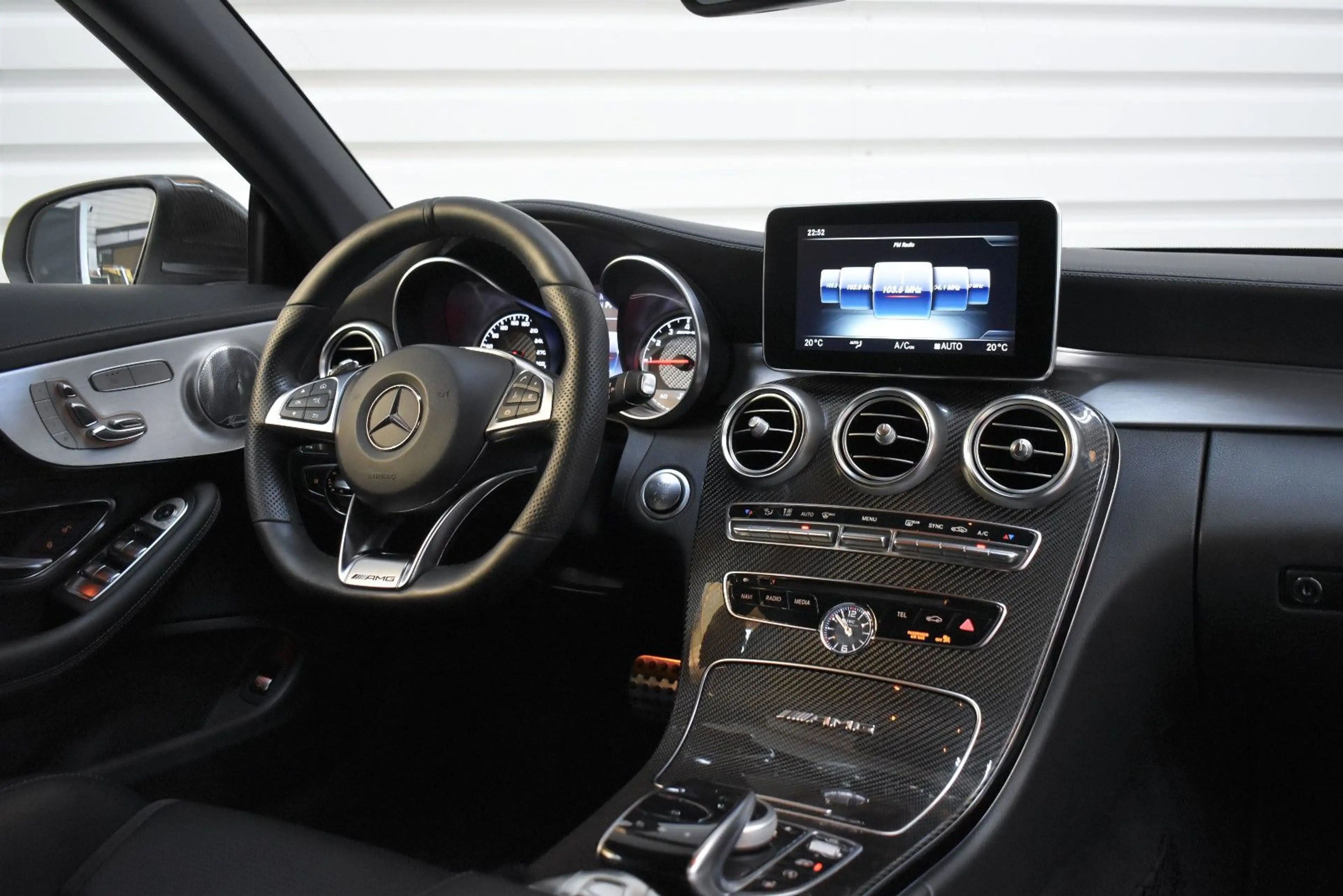 Mercedes-Benz C 63 AMG Cabrio+Burmester+Memory+Totwinkel+360° — photo 13