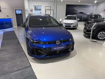 Golf VIII 1.5 eTSI R-Line AHK Sonderfarbe LED Matr