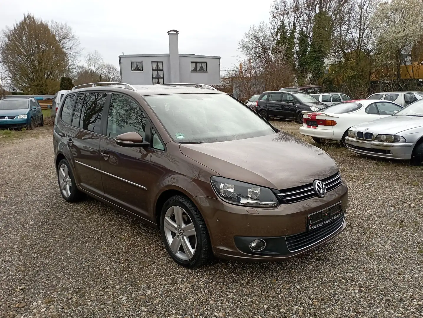 Volkswagen Touran 1.4 TSI DSG Highline  "108800 km*7 Sitze" Brun - 2