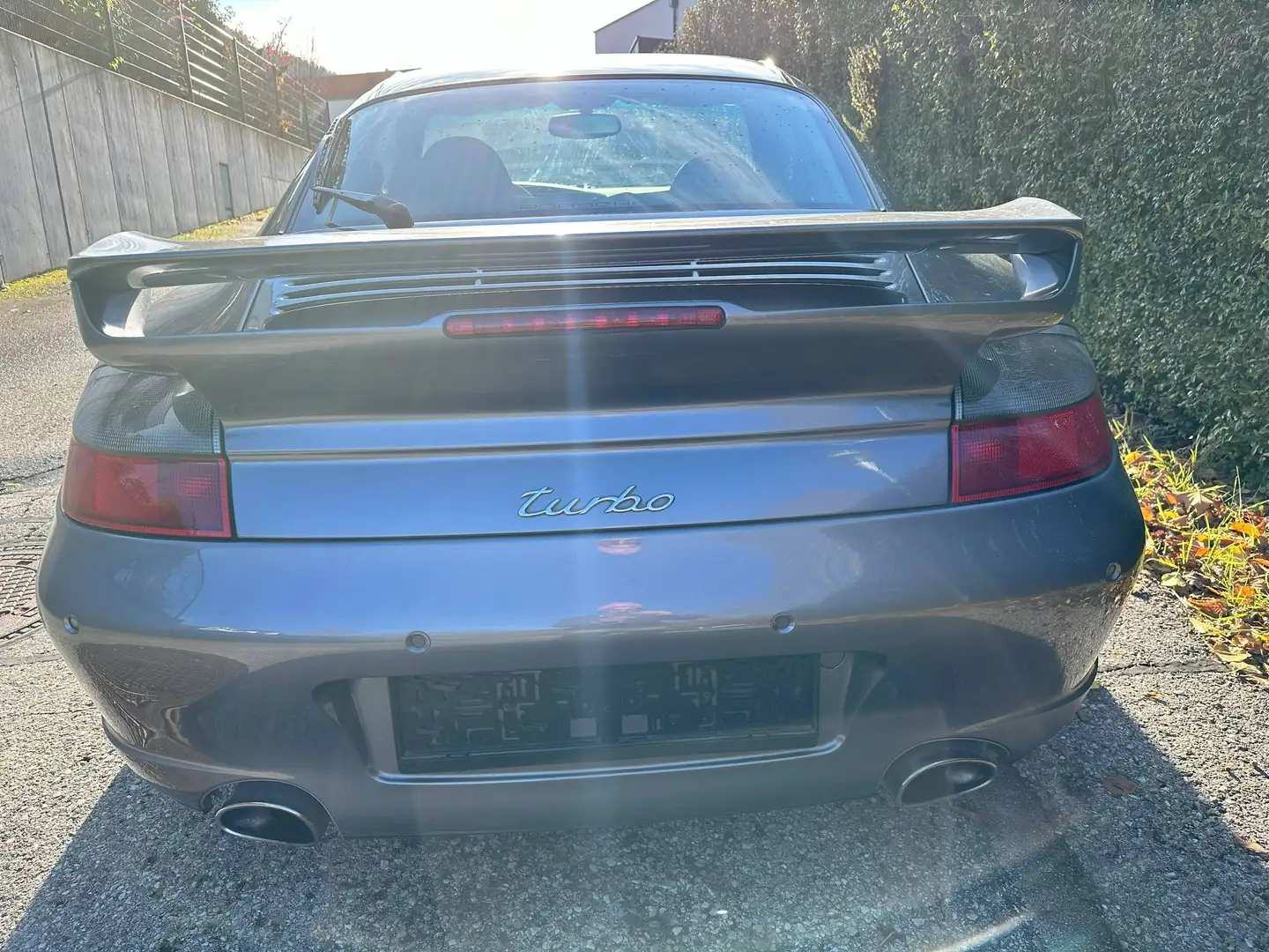 Porsche 996 Turbo mit Aerokit, Schiebedach und Carbon-Paket Silber - 2
