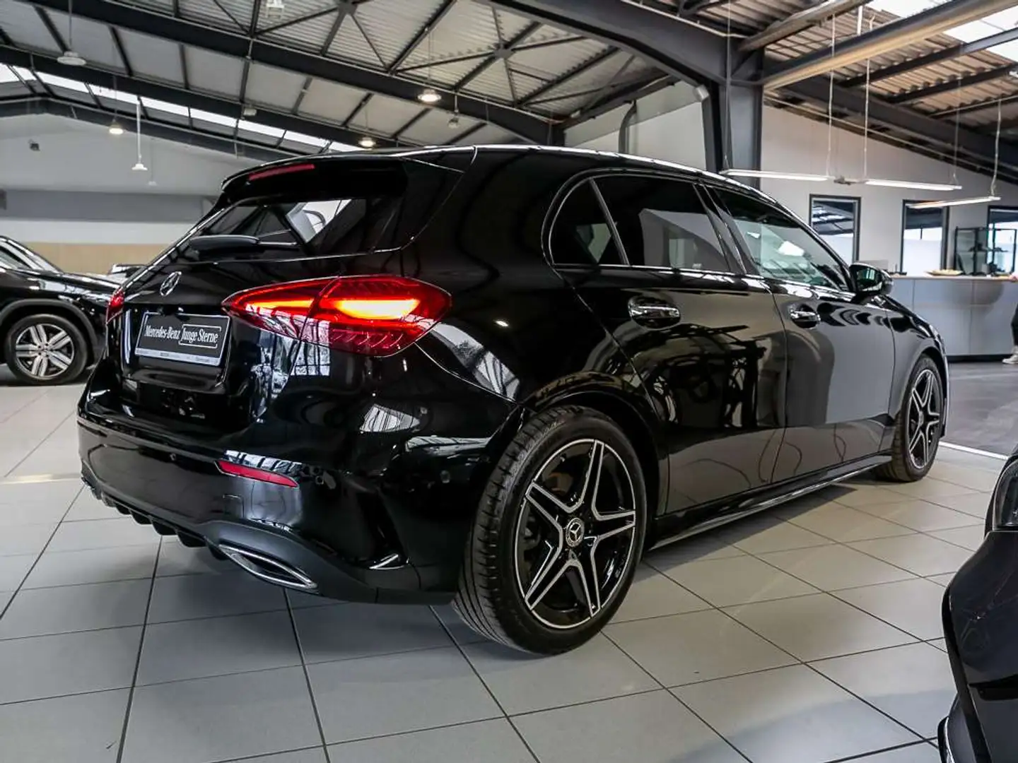 Mercedes-Benz A 220 d AMG LINE PREMIUM NIGHT MULTIBEAM LEDER Negro - 2